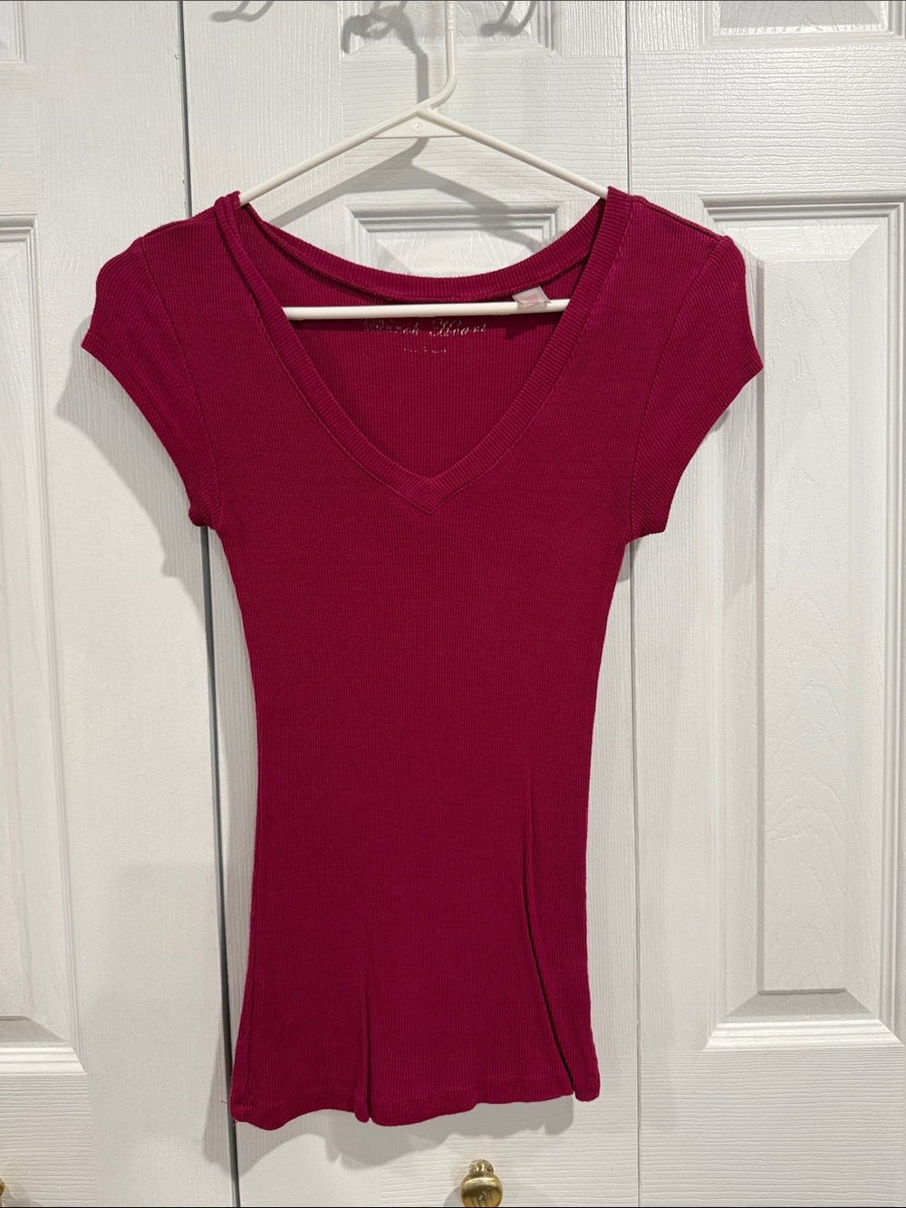 Derek Heart Short Sleeve V-Neck Ribbed Top - Berry Pink
